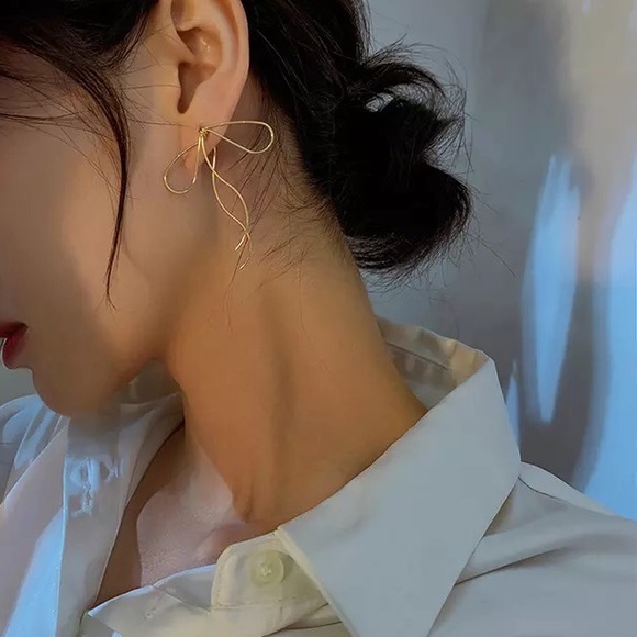 “Paris” Minimalist Thin Bow Dainty Knot Cute Birthday/Gift/Babyshower Earrings - Picture 7 of 12